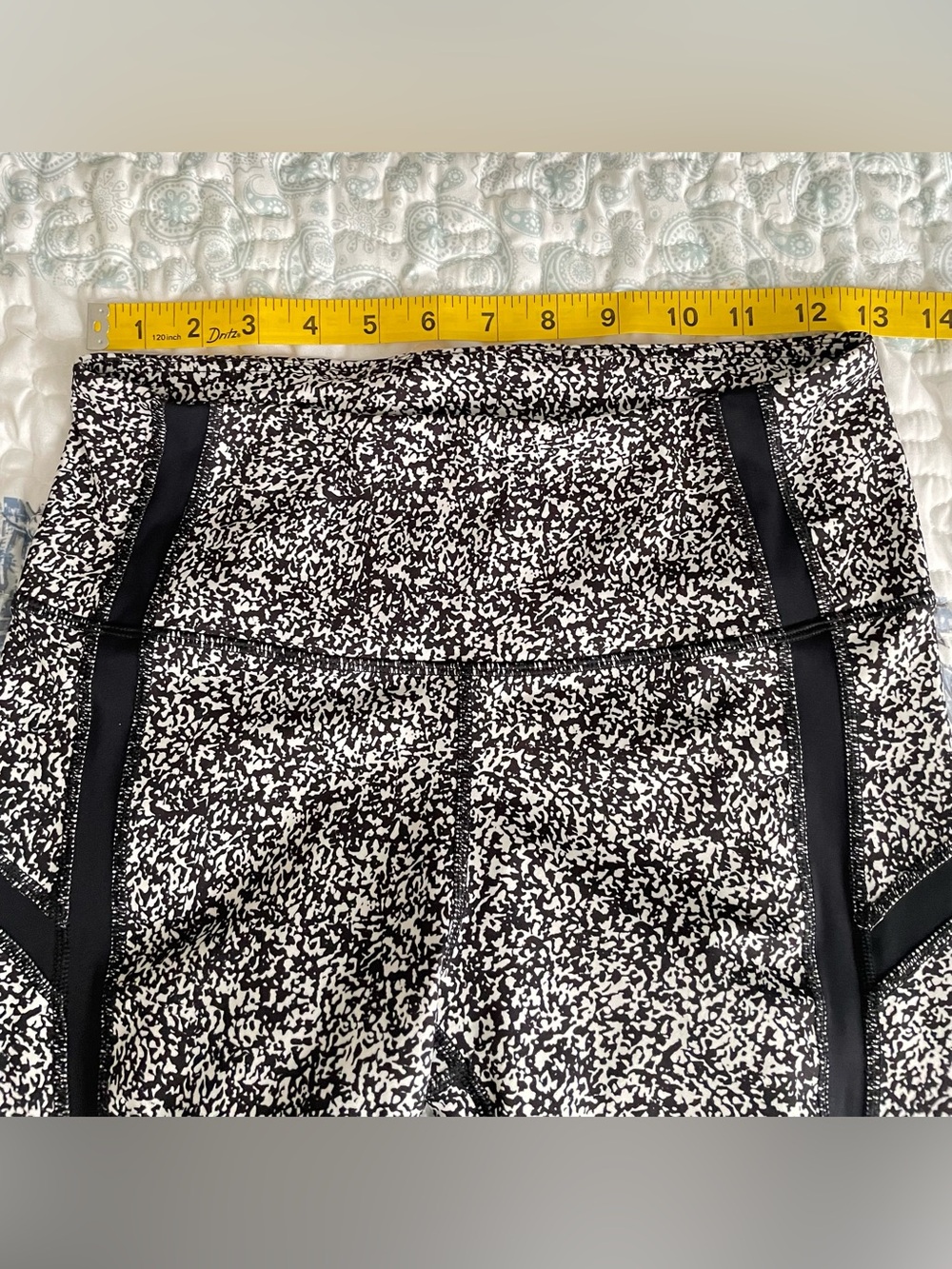 lululemon athletica Black & White Speckle Panel Leggings - Picture 4 of 6